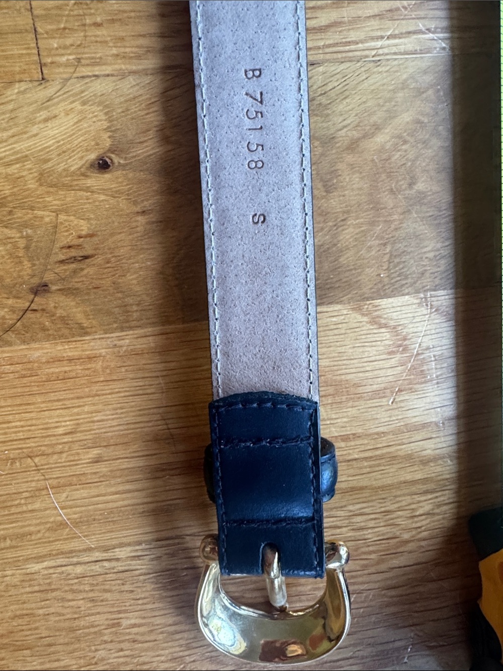 VTG Etienne Aigner Belt Navy Blue Smooth Leather Women's Sz S Gold Logo - Picture 7 of 7